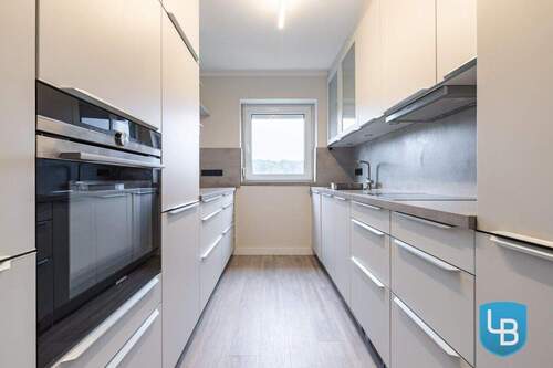 Moderne Einbauküche - 3 Zimmer Etagenwohnung in Plön