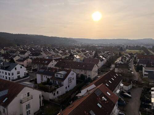 Bild 1 - PROVISIONSFREI: Sanierter Wohntraum mit 9. OG Fernblick & Balkon - Einziehen & Wohlfühlen