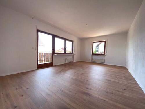 Wohnzimmer - 4 Zimmer Etagenwohnung zur Miete in Schlüsselfeld