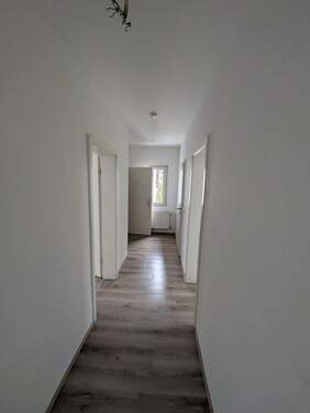 Flur - Schicke 3 Zimmer Wohnung in ruhigem Haus