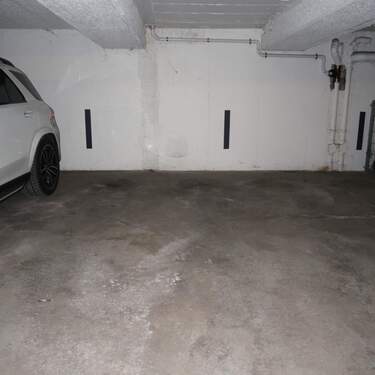 Tiefgaragenstellplatz - 