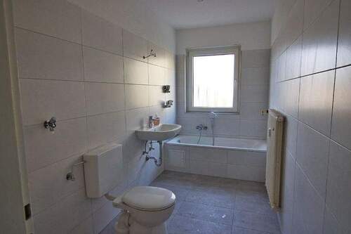 Tageslicht- Bad mit Platz für die Waschmaschine un - 