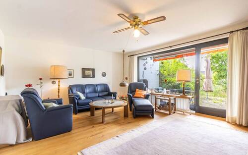Wohnzimmer mit Zugang zur Terrasse - Reihenendhaus mit 116,00 m&sup2; in Heikendorf zum Kaufen