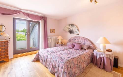 Schlafzimmer mit angrenzendem Balkon - 