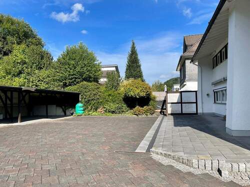 Terrasse vor dem Eingang - 