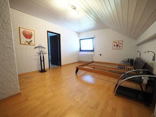 Schlafen DG.JPG - 7 Zimmer Einfamilienhaus in Ammerbuch