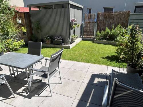 Garten mit Gartenhaus - 