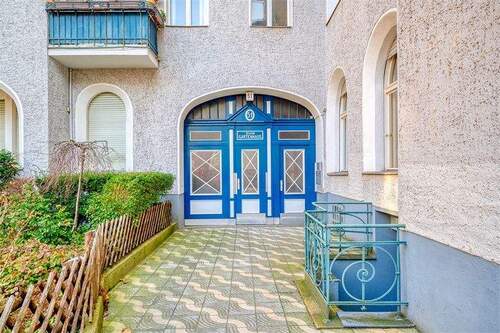 Hauseingang - 1 Zimmer Etagenwohnung zum Kaufen in Berlin