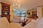 Wohnbereich mit Blick in den Wintergarten - 