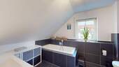 Badewanne im Tageslichtbad - 