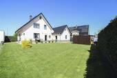 01 Haus - Neuwertiges Einfamilienhaus mit Fußbodenheizung, Kamin, Garage und schönem Garten in Niederntudorf