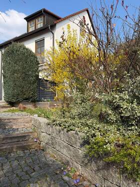 Hausansicht von den Garagen kommend - Bestlage - REH in Herzogenaurach Lohhof mit großem Garten