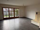 Wohnzimmer mit Blick in den Garten - 