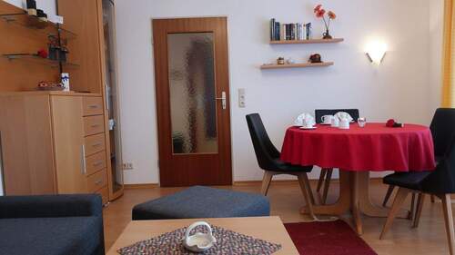 Wohnzimmer mit Essecke - 