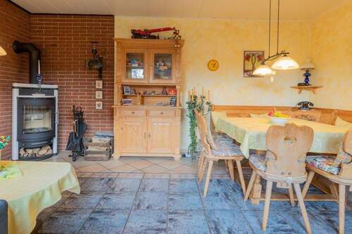 Wohn- und Esszimmer mit Kamin - 