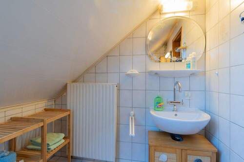 Detail Waschbecken im Dachgeschoss - 