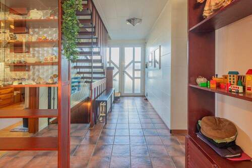 Heller Eingangsbereich - 5 Zimmer Einfamilienhaus zum Kaufen in Dalldorf