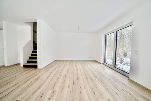 Wohnzimmer - 6 Zimmer Doppelhaushälfte zum Kaufen in Landshut