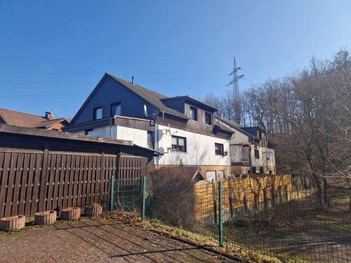 Seitenansicht - 4 Zimmer Etagenwohnung in Kreuztal