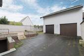 Innenhof mit Garagen - 6 Zimmer Einfamilienhaus zum Kaufen in Eggenstein-Leopoldshafen