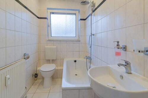 Tageslichtbad mit Badewanne - 