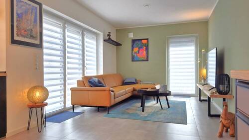 offener Wohn-/ Ess- / Kochbereich mit Zugang zur angelegten Terrasse - 