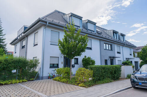 Ost-Ansicht - 4 Zimmer Etagenwohnung zur Miete in Unterhaching