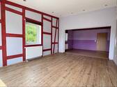 Wohnzimmer Wohnung links - Mehrfamilienhaus, Wohnhaus mit 170,00 m² in Windsbach zum Kaufen