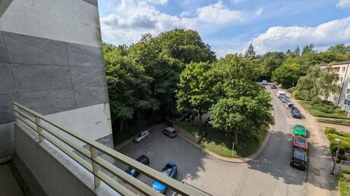 Ausblick Straßenseite - Etagenwohnung mit 65,00 m² in Wuppertal zum Kaufen