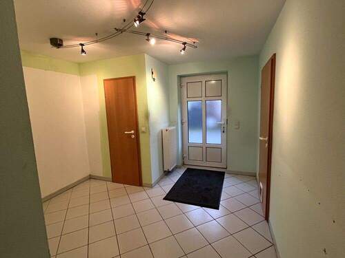 Eingang und Flur - Doppelhaushälfte mit 176,00 m² in Bensheim zum Kaufen