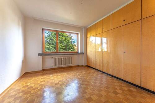 Schlafzimmer mit Einbauschrank - 