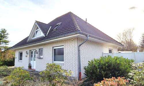 Ansicht - Großzügiger Bungalow mit Garage, Terr. u. kl. Garten.