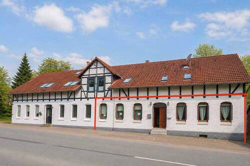 Haus Front - Großzügige 3 Zimmer Wohnung mit Garage in zentraler Lage von Delligsen