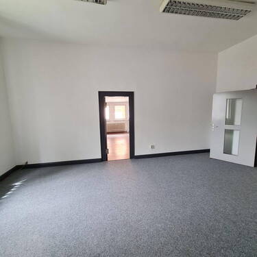 Blick von Büro 3 in Büro 2 - 