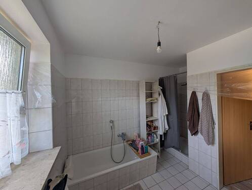 Geräumiges Badezimmer - 