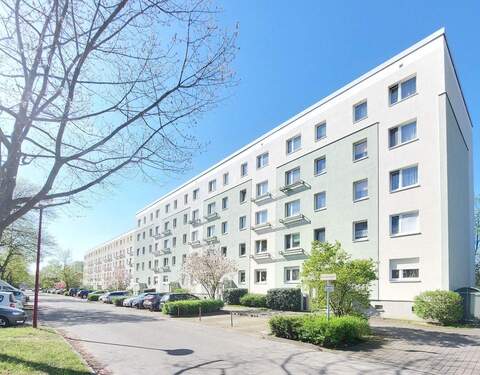 Haus vorn - Charmante 3-Zimmer-Stadtwohnung in grüner Umgebung zu vermieten!