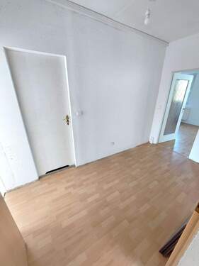Flur - 3 Zimmer Etagenwohnung zur Miete in Cottbus