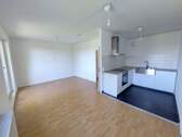 Koch- und Wohnbereich - 3 Zimmer Etagenwohnung in Cottbus
