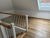 Flur und Treppe oben - 