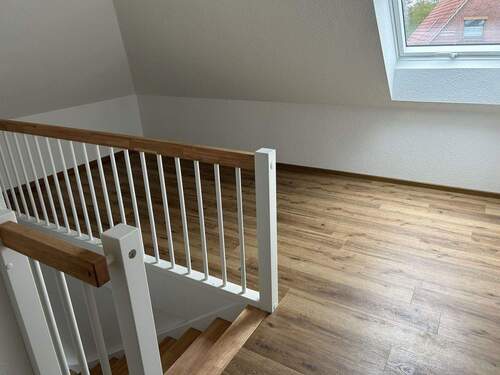 Flur und Treppe oben - 