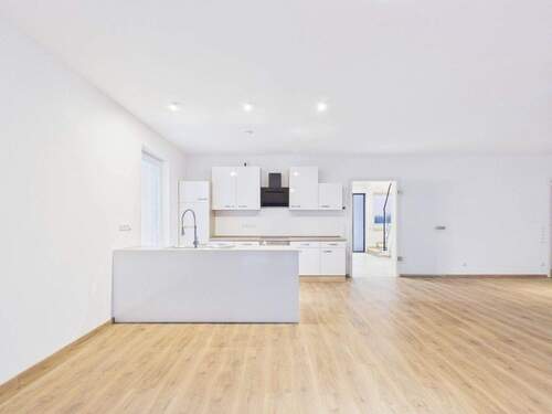 Offene Einbauküche - 8 Zimmer Doppelhaushälfte in Moosinning