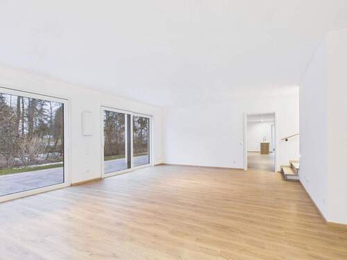 Separater Wohnbereich mit Aufgang ins Obergeschoss - 