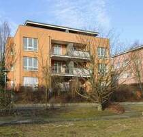 Bezugsfrei: Sonnige 2-Zimmer-Wohnung mit großer Terrasse und Tiefgaragenstellplatz - Bernau bei Berlin