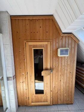und eine Sauna ist auch vorhanden - 