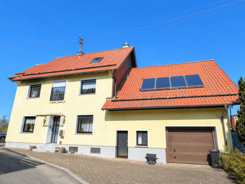 Ihr neues Zuhause - Einziehen und wohlfühlen - gepflegte Liegenschaft mit Charme und viel Platz