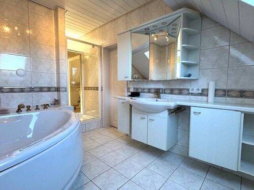 Badezimmer im DG - 