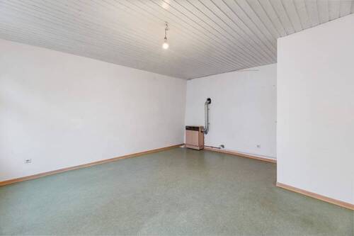 Zimmer 1. OG - Mehrfamilienhaus, Wohnhaus mit 212,00 m² in Leonberg zum Kaufen