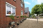 ...die Fläche vor dem Haus bietet Platz für die individuelle Gestaltung - 