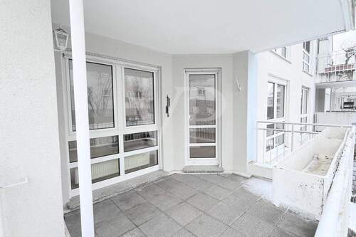 Großzügiger überdachter Balkon - 