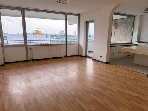 Bild 2 - 4 Zimmer Etagenwohnung zur Miete in Neuss